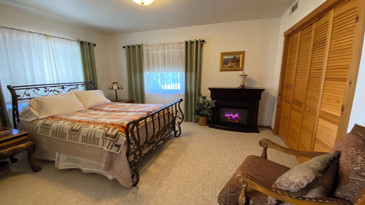 Photo of Livingroom in East Glacier Park Village