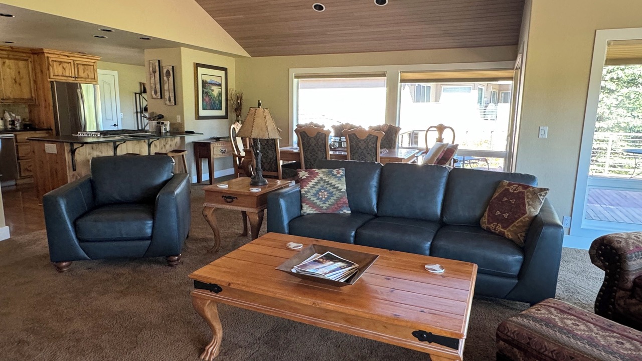 Photo of Livingroom in Sunriver