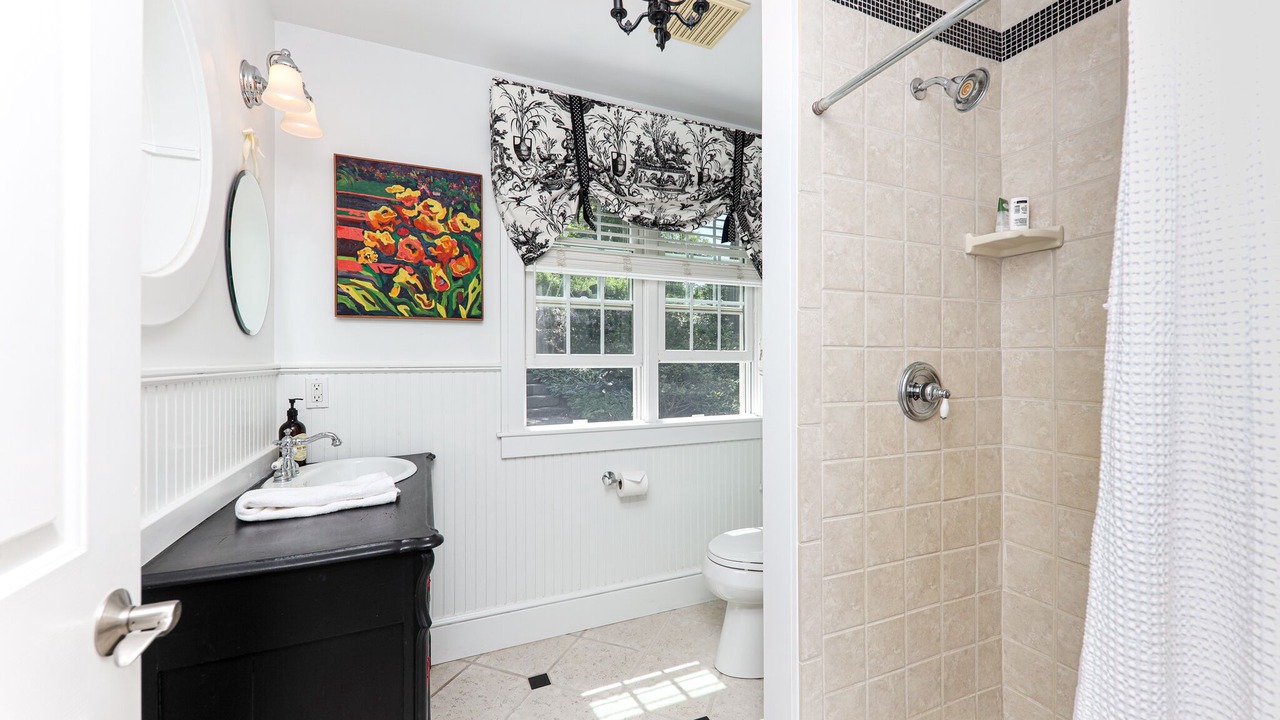 Photo of Bathroom in Gregory