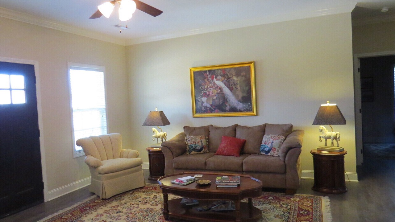 Photo of Livingroom in Guntersville