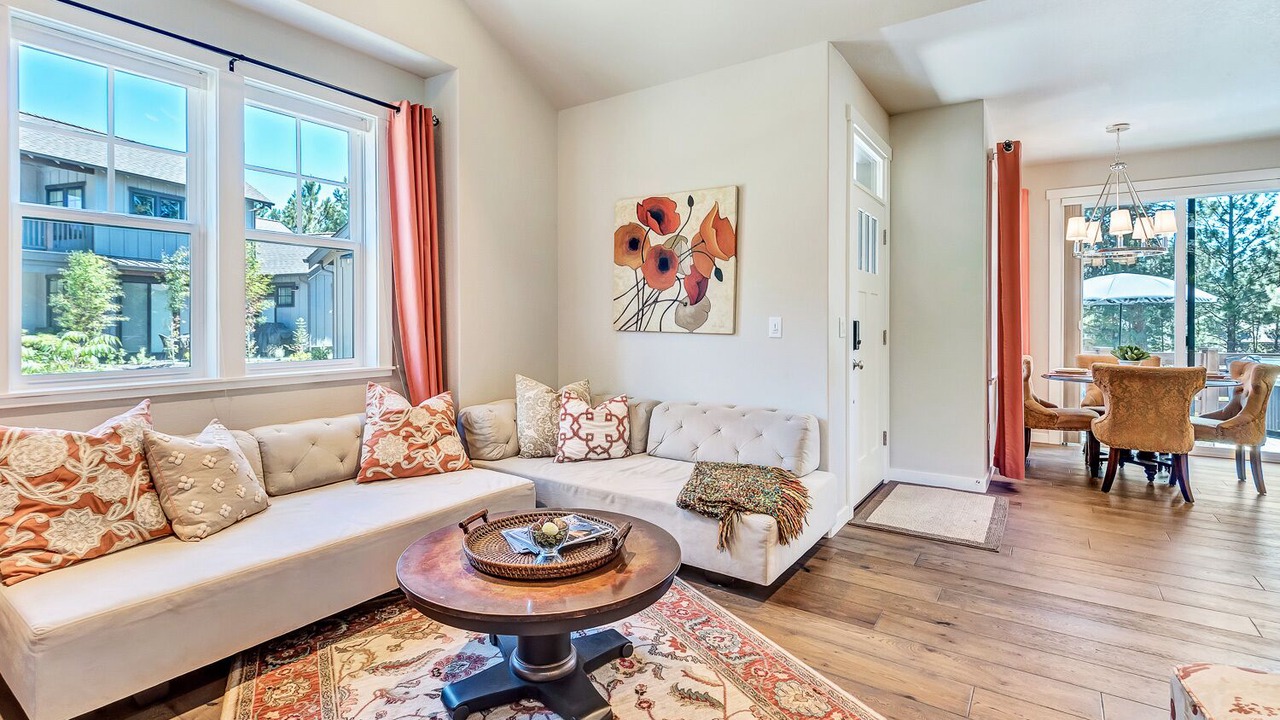 Photo of Livingroom in Century West