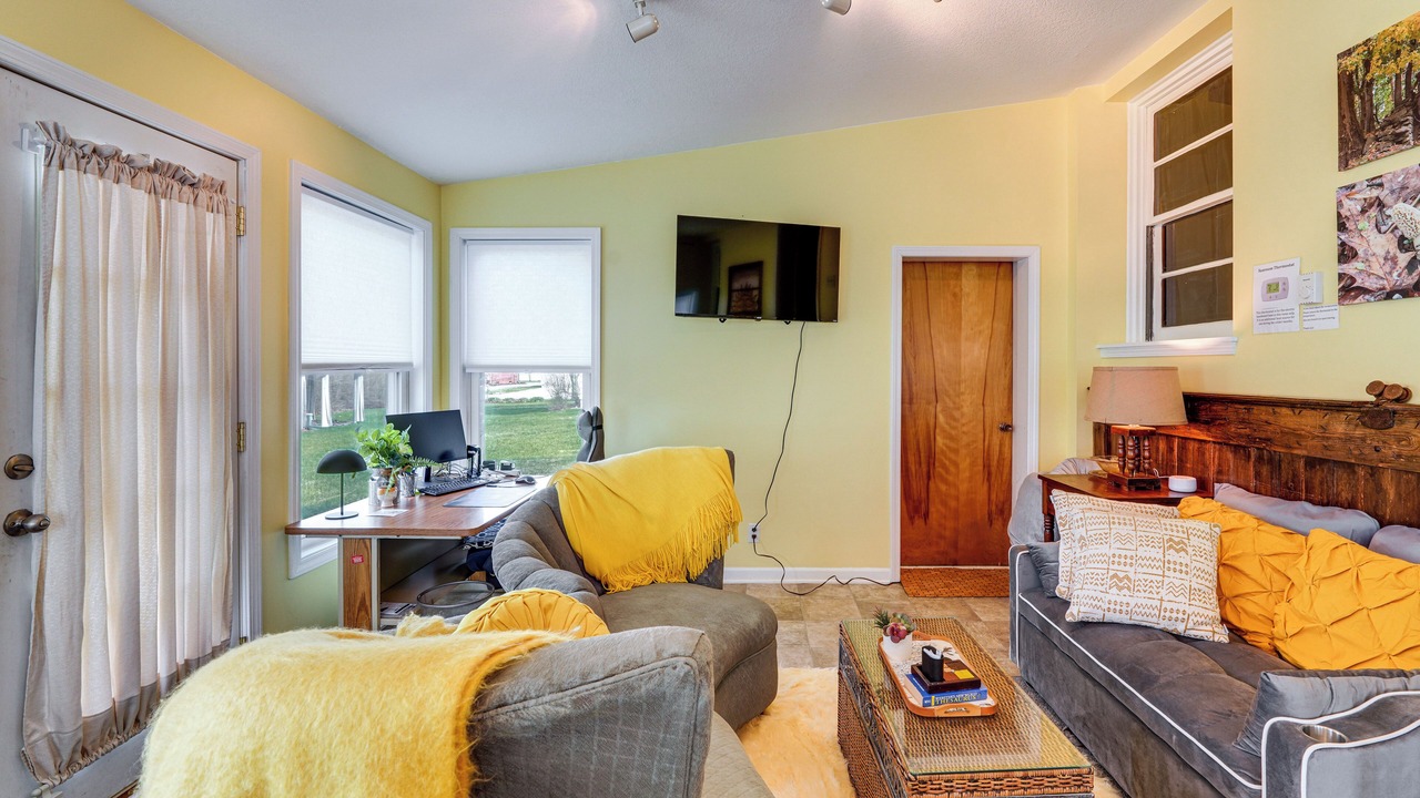 Photo of Livingroom in Tiffin