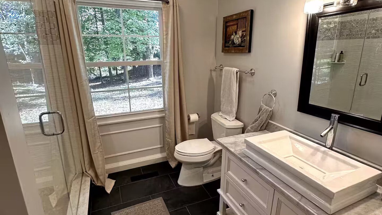 Photo of Bathroom in Garrison