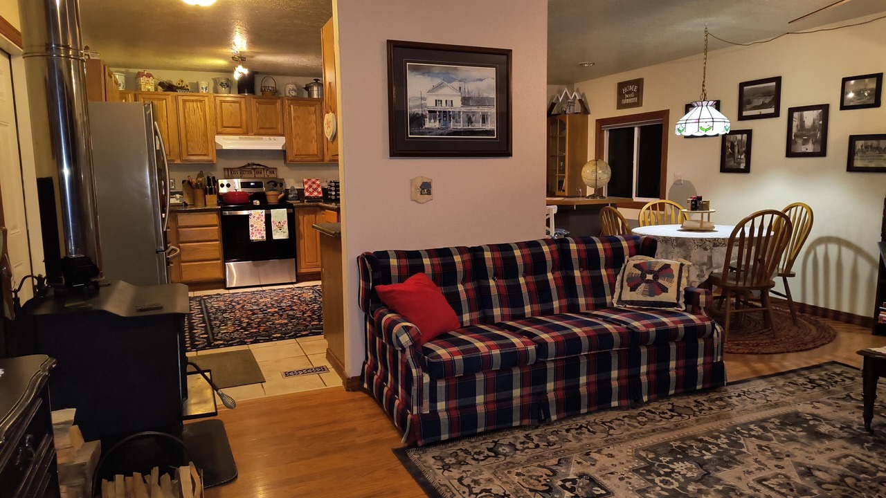 Photo of Livingroom in Willamina
