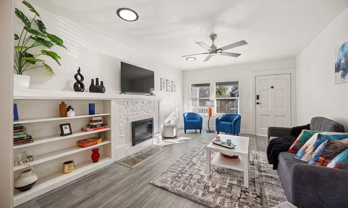 Photo of Livingroom in West Alameda