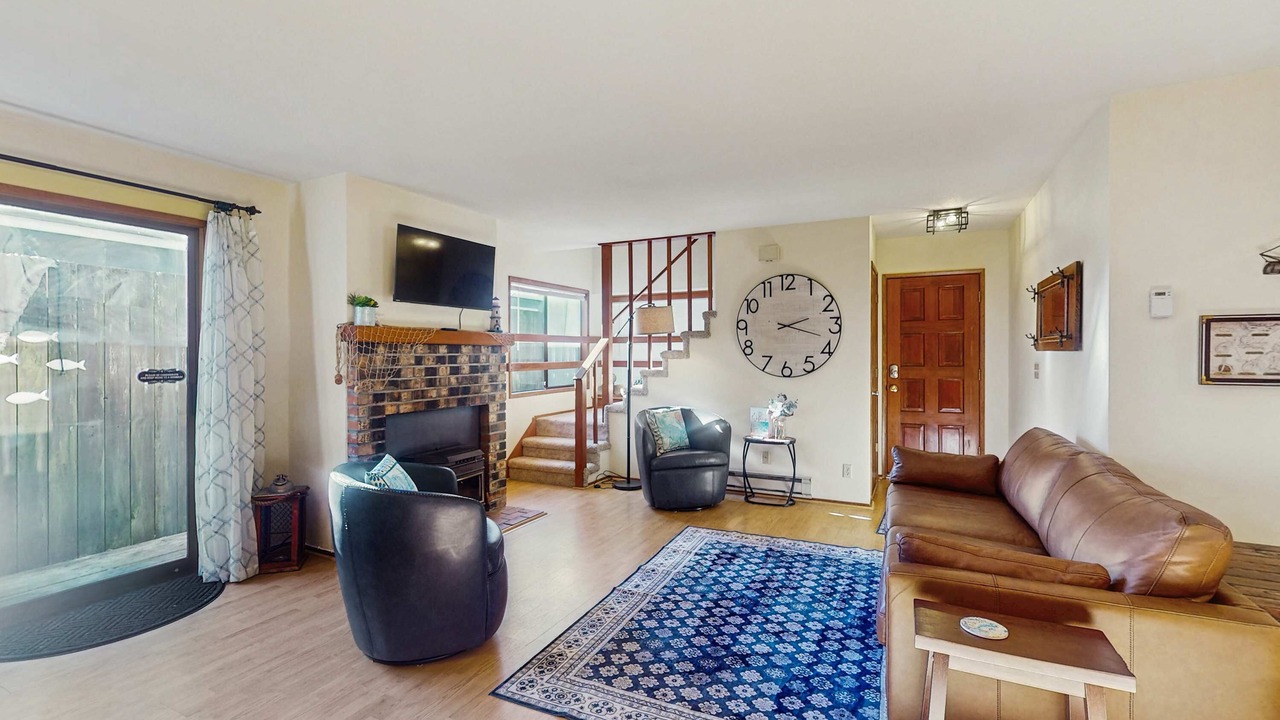 Photo of Livingroom in Winchester Bay