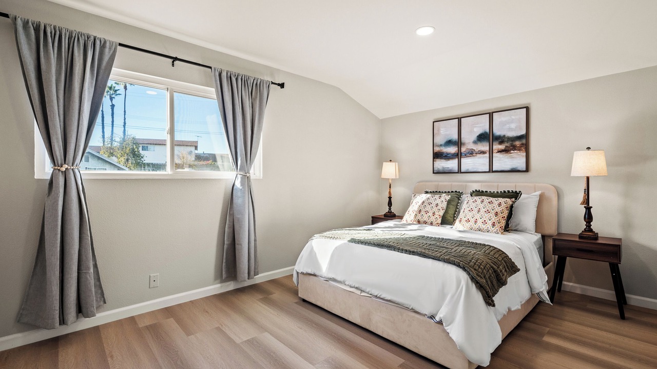 Photo of Bedroom in Lake Forest