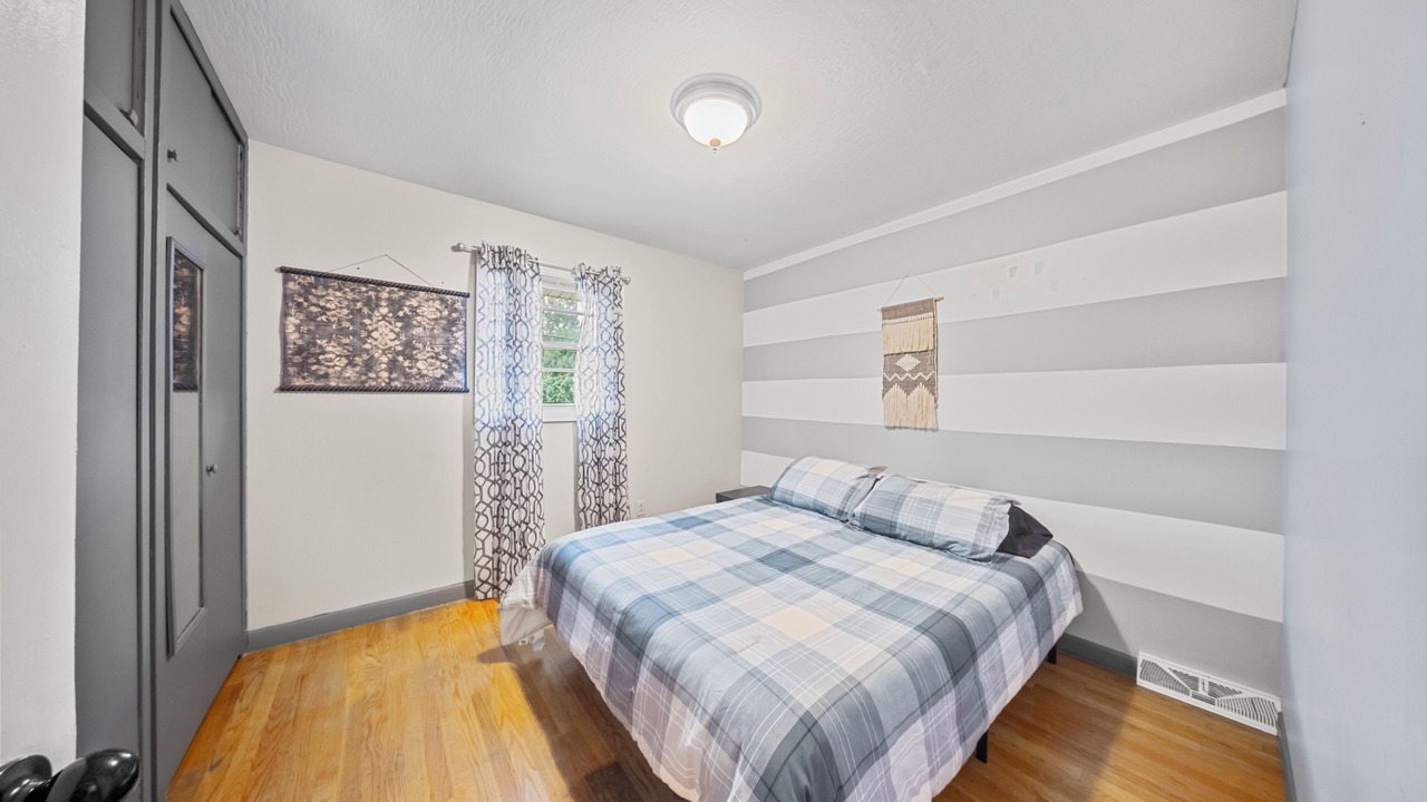 Photo of Bedroom in Ashland