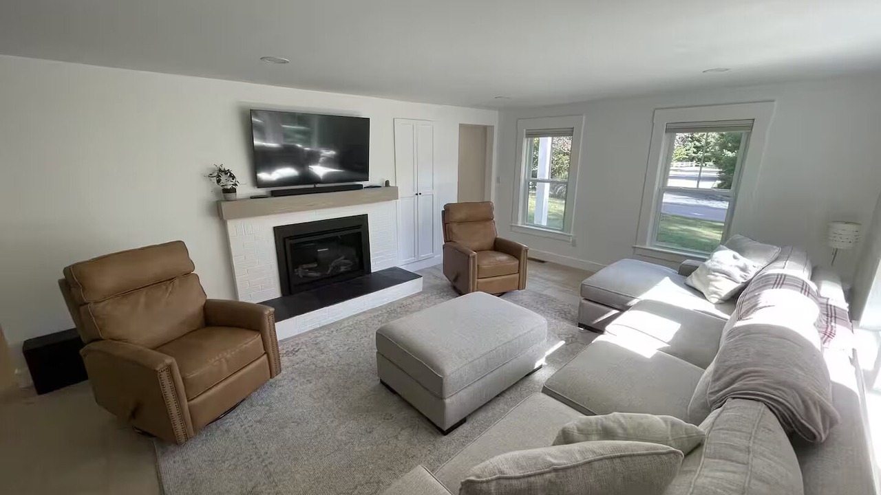 Photo of Livingroom in Foxboro