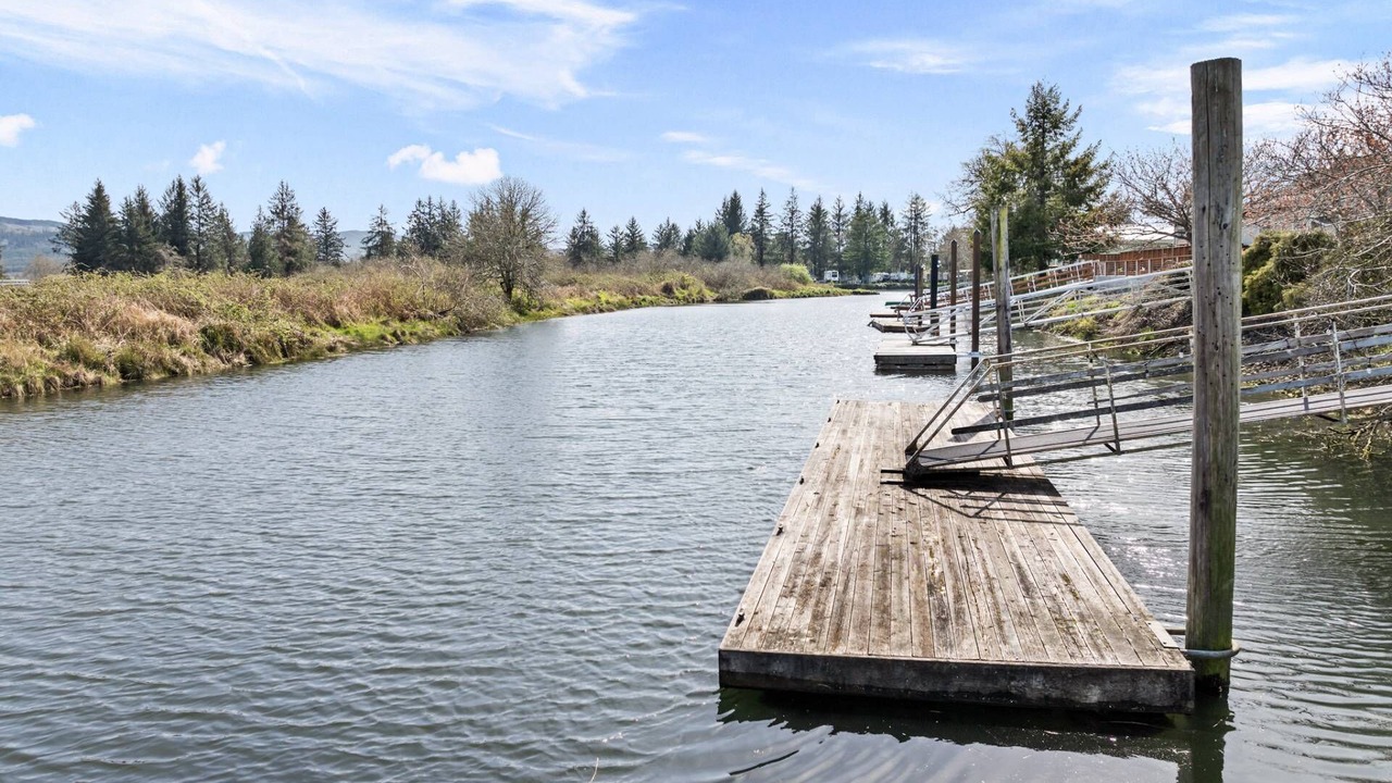 Photo of Others in Nehalem