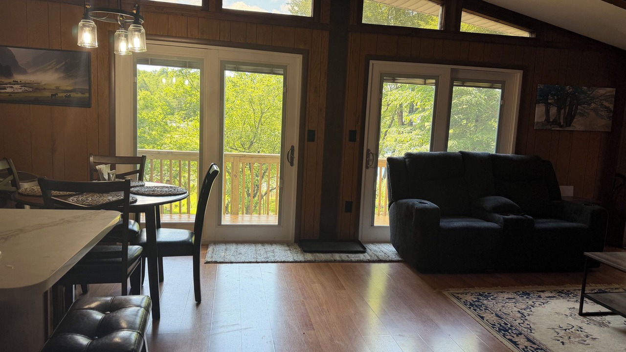 Photo of Livingroom in Aldenville