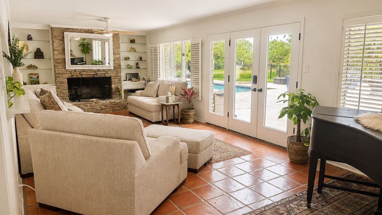 Photo of Livingroom in West Oak Hill