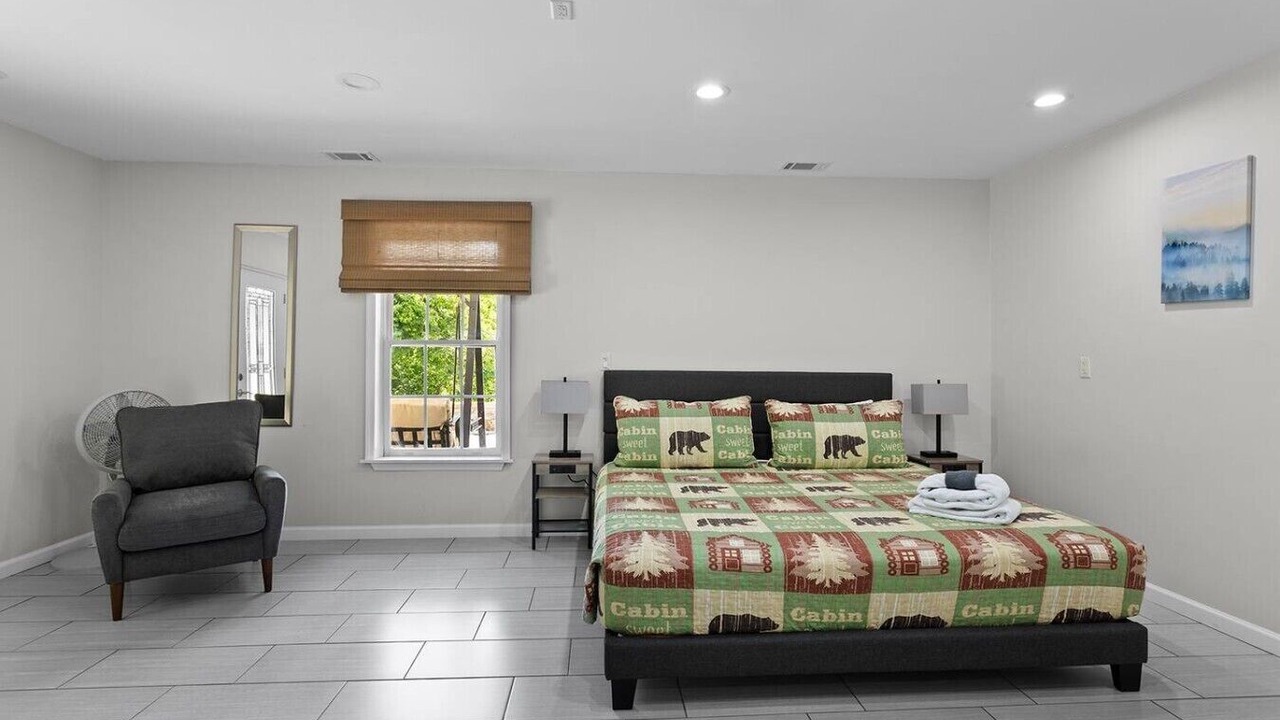Photo of Bedroom in Hendersonville
