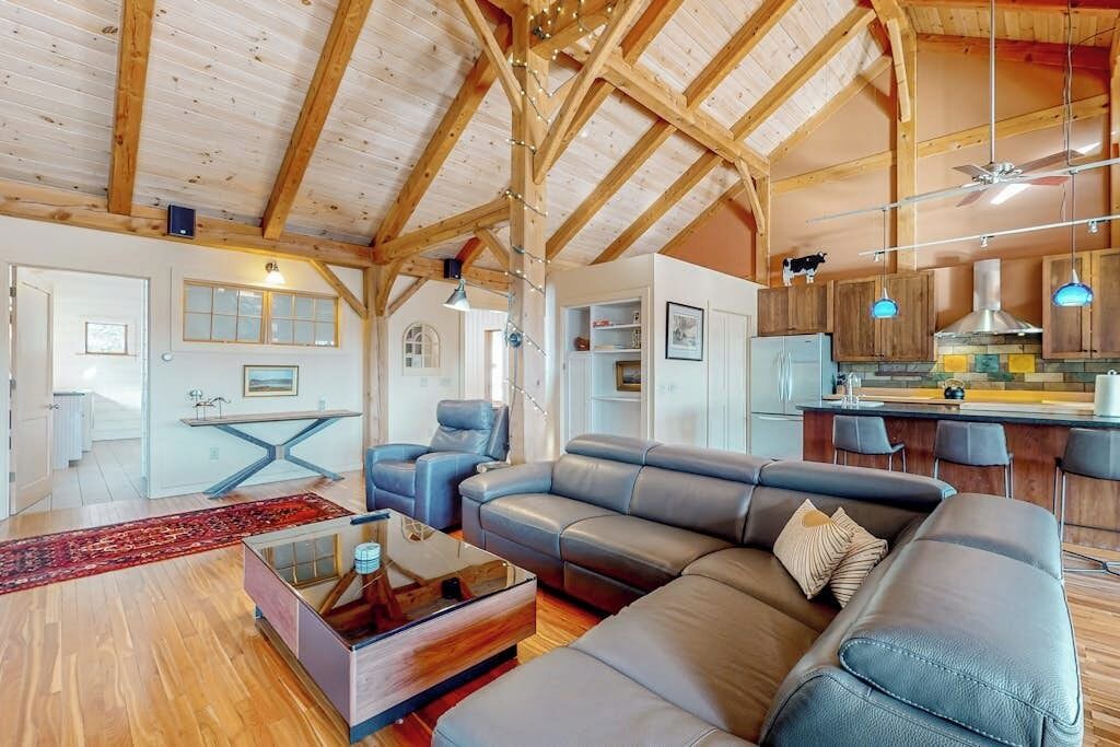 Photo of Livingroom in Underhill