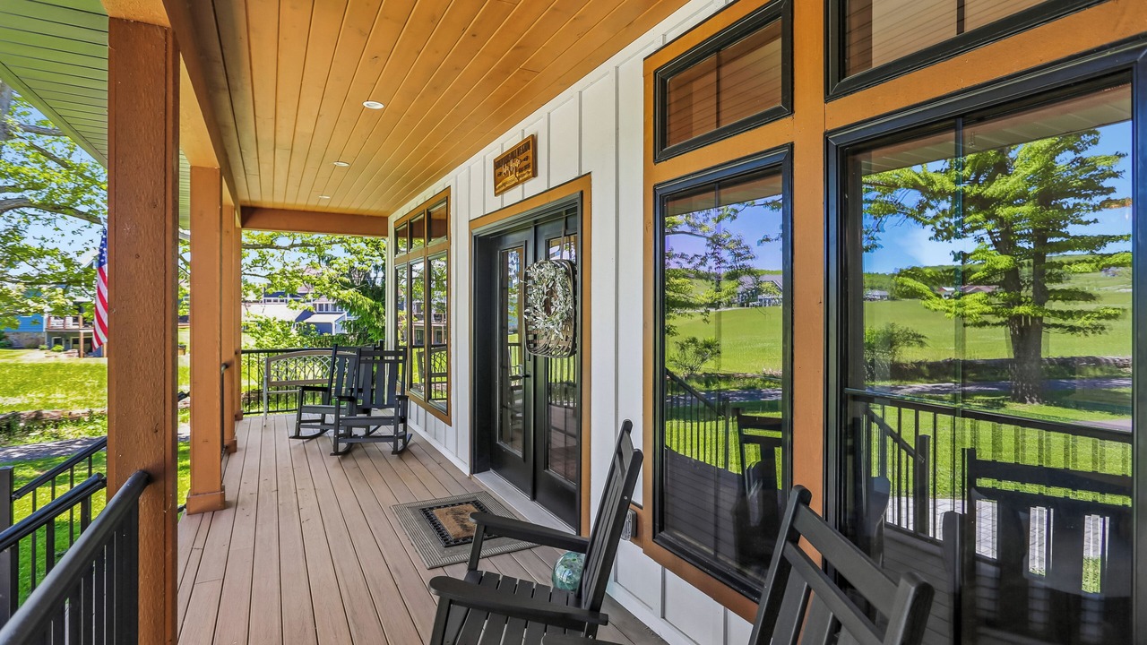 Photo of Patio Balcony in Waterfront Greens
