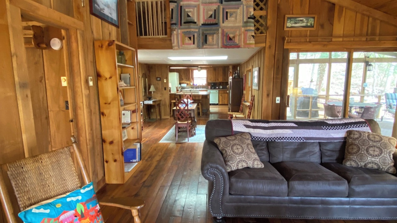Photo of Livingroom in Rockbridge Baths