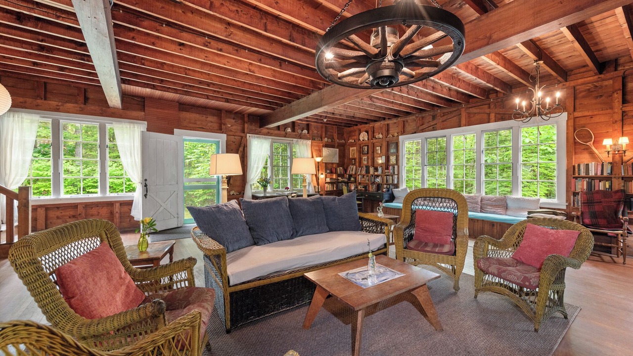 Photo of Livingroom in Warren