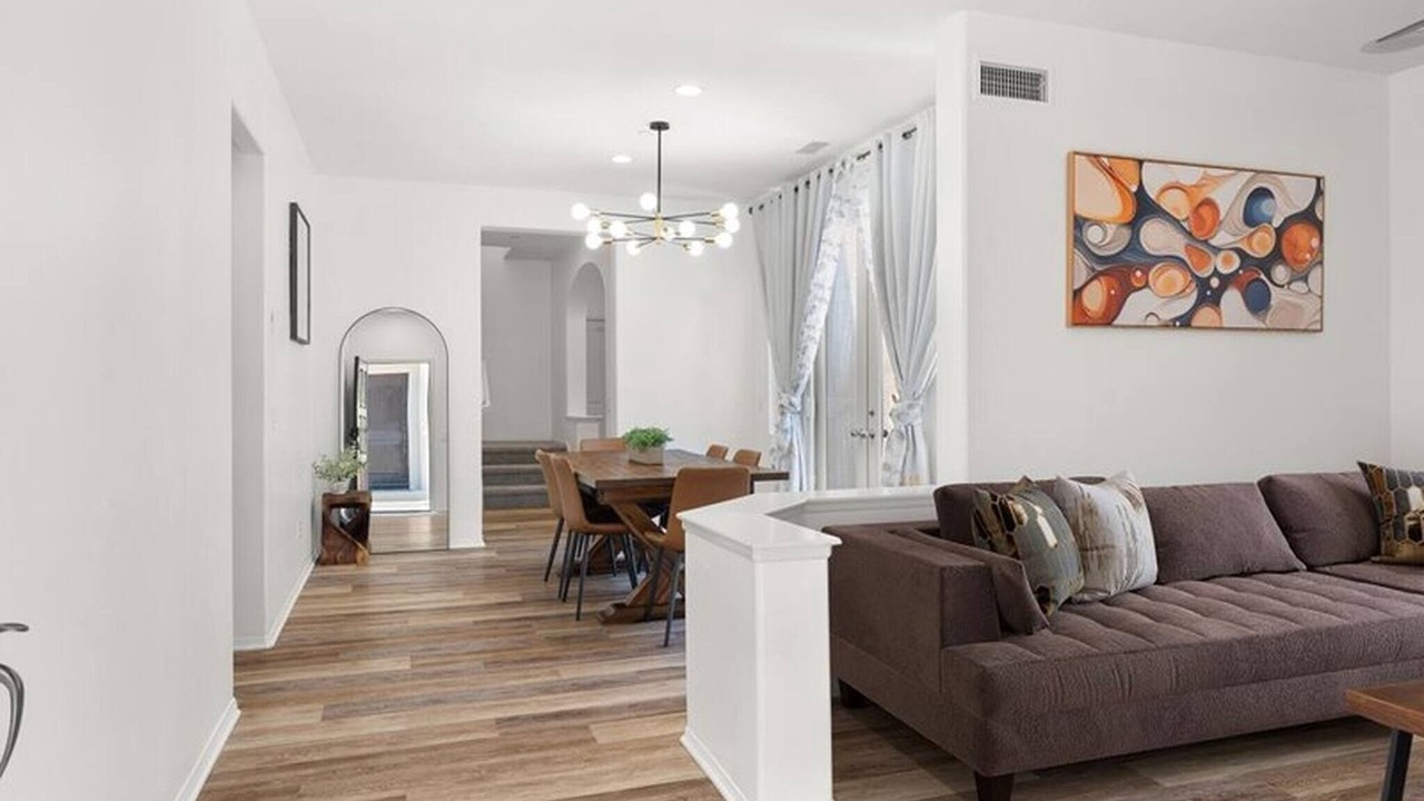 Photo of Livingroom in Woodbury
