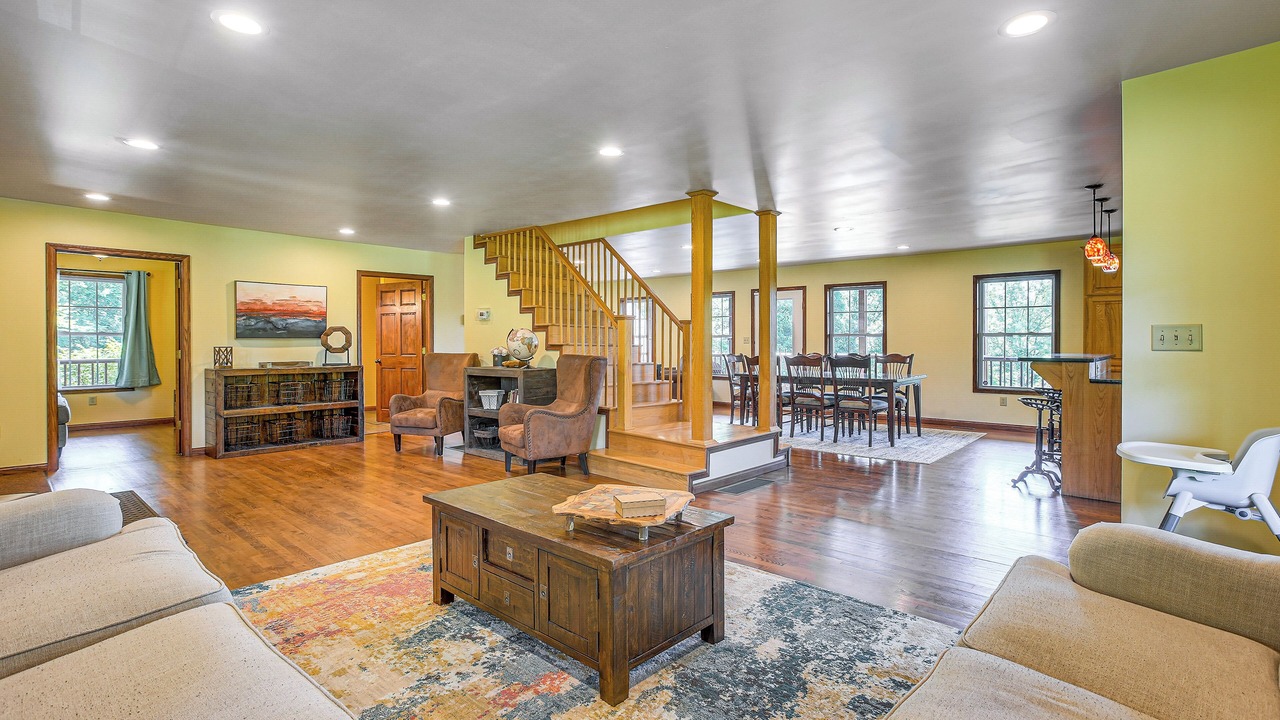 Photo of Livingroom in McArthur
