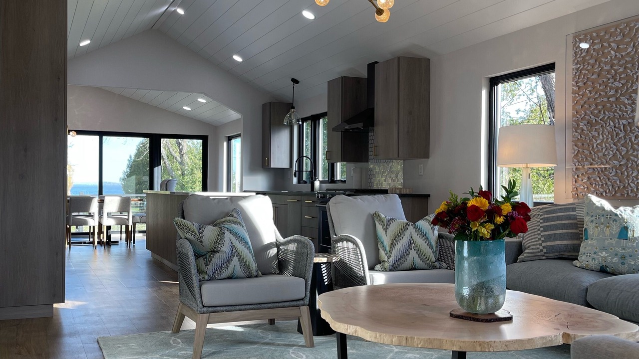 Photo of Livingroom in Black Wolf