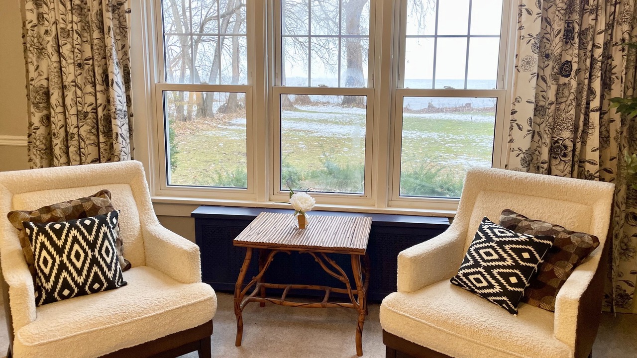 Photo of Livingroom in Black Wolf