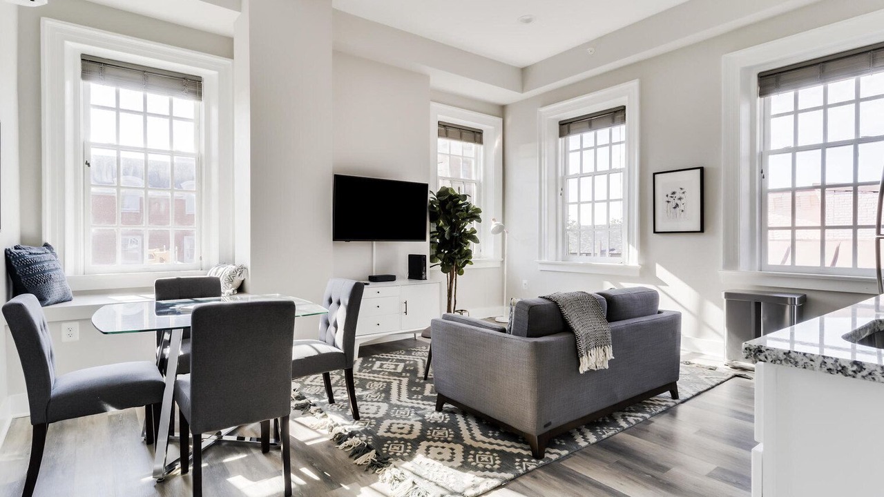 Photo of Livingroom in Jefferson Manor