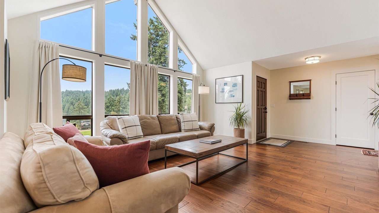 Photo of Livingroom in Ladd Hill