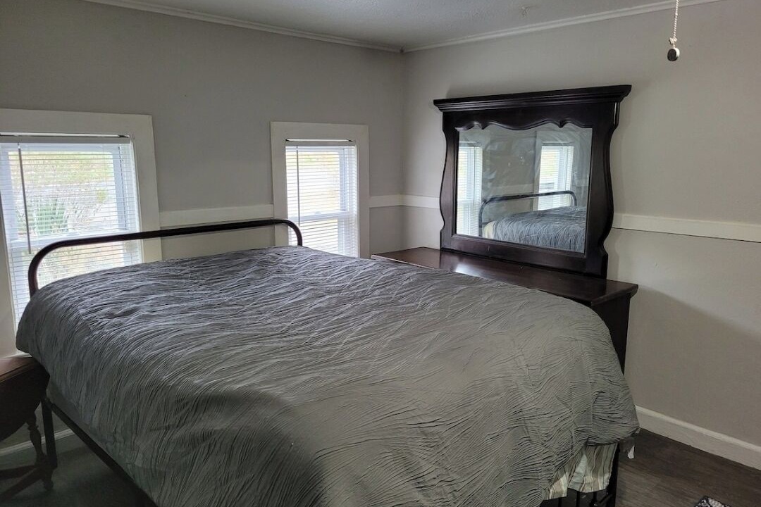Photo of Bedroom in Indian Orchard