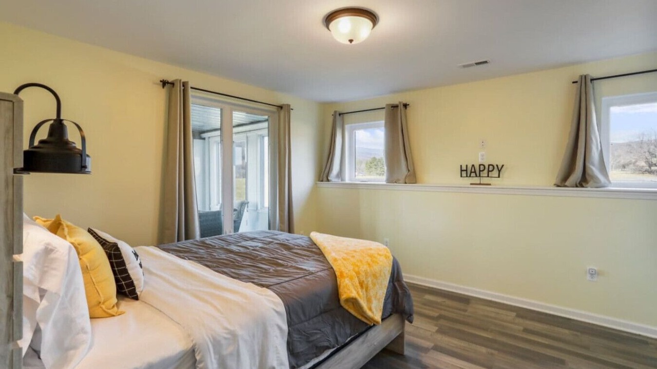 Photo of Bedroom in Sperryville