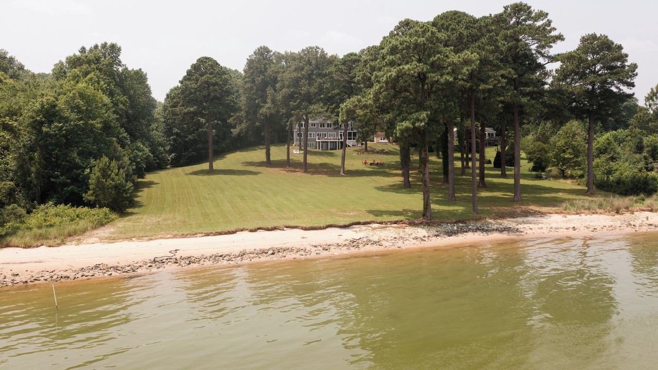 Photo of Others in Saluda
