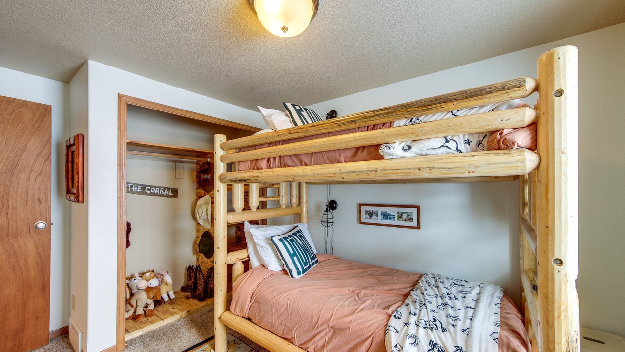 Photo of Bedroom in Lake Agnes