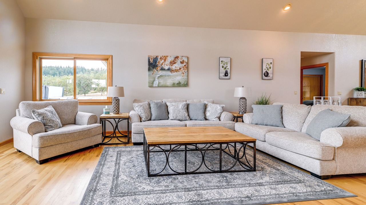 Photo of Livingroom in Oakland