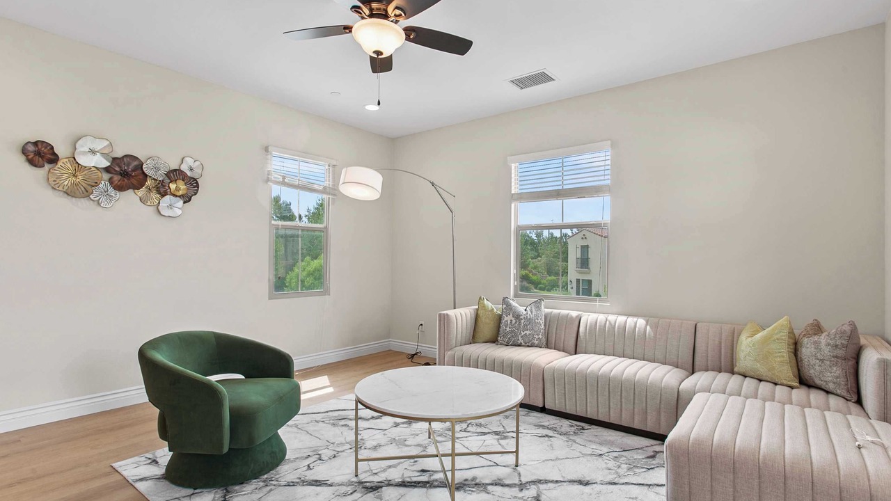 Photo of Livingroom in Orchard Hills