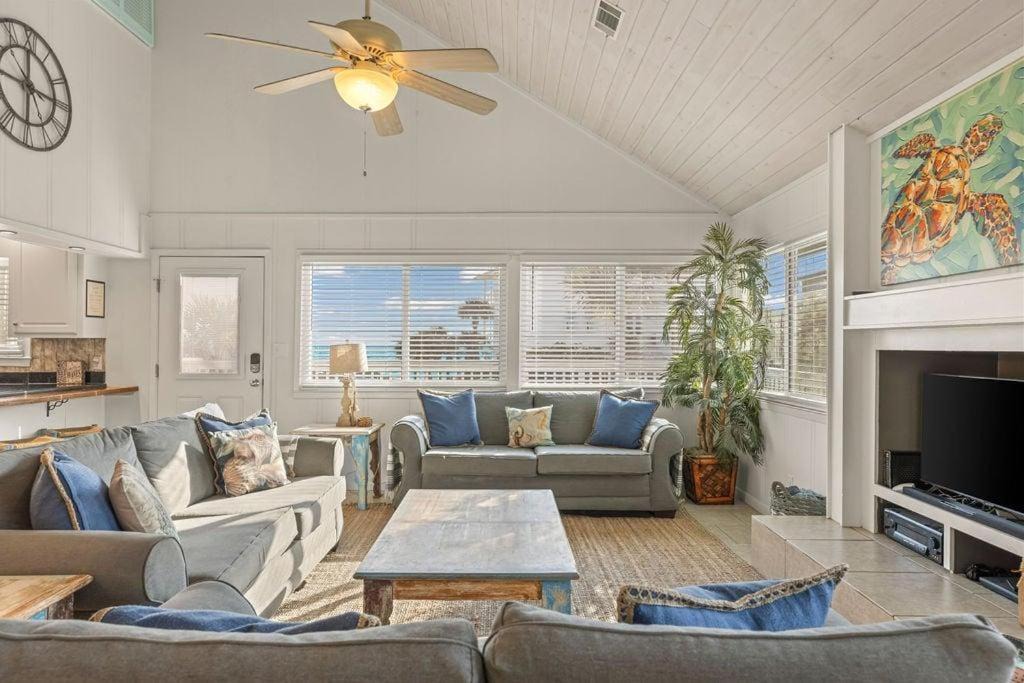 Photo of Livingroom in Gulf Trace