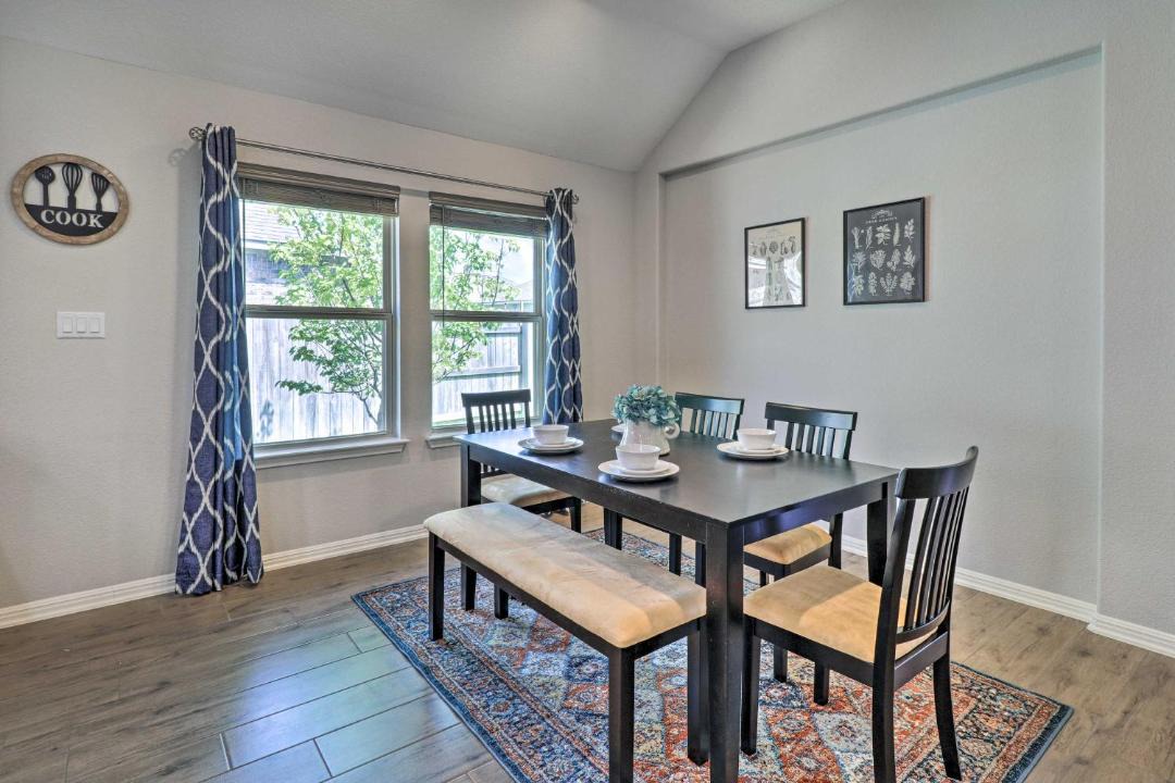 Photo of Livingroom in Pflugerville