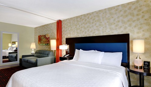 Suite, 1 King Bed, Accessible, Bathtub