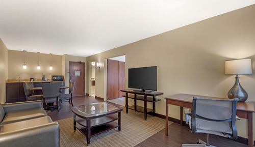 Suite, 1 King Bed, Refrigerator & Microwave, Golf View (Living Room)