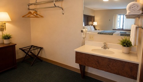Comfort Quadruple Room, 2 Queen Beds, Mobility Accessible