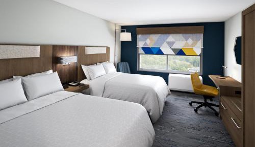 Standard Queen Room with Two Queen Beds and Mobility Accessible Tub
