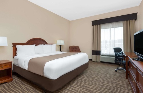 Augusta Hotel | Baymont by Wyndham Augusta Riverwatch