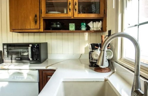 Elkton Cabin | 10 mins from Shenandoah National Park ~ Cozy Cabin