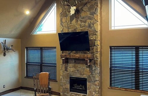 Crestline Cabin | Double T Cabin - A big country feel in a small country cabin.