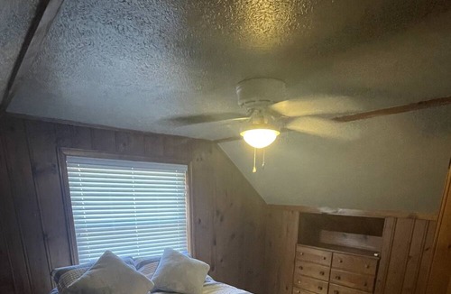 Huntington House | ~Cozy 3-Bedroom Bungalow~Near Ritter Park, Downtown, and Marshall University