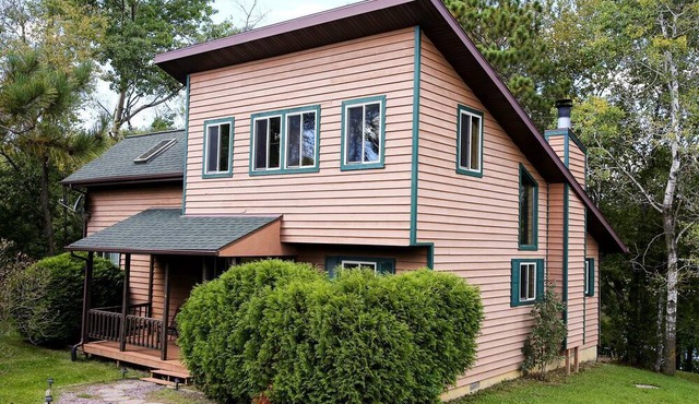 Lakefront Cabin Rental with a Paddle Boat near Wisconsin Dells, Wisconsin